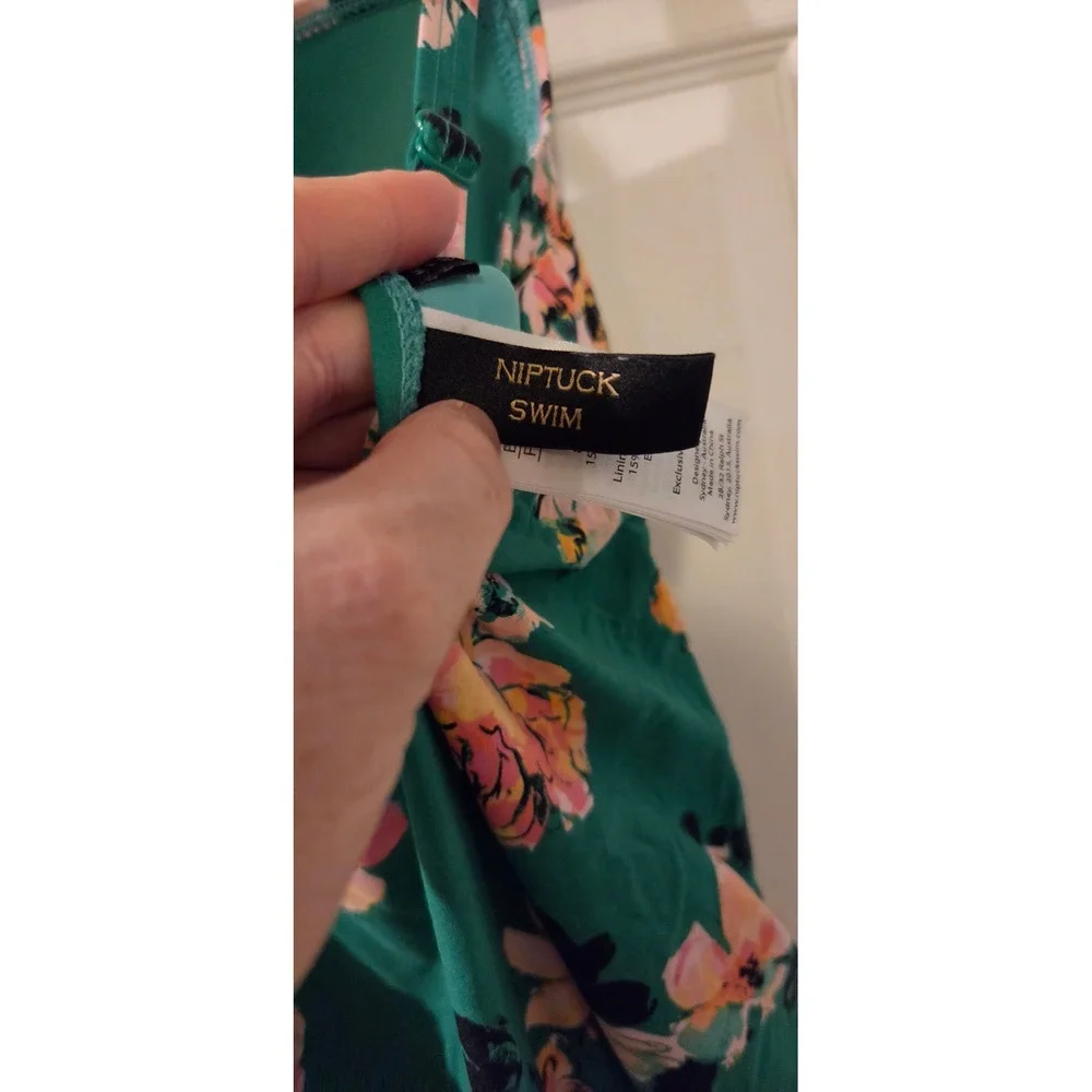 Nip Tuck Swim One Piece Swimsuit 6 Green Floral Ruched Multi Fit Cup